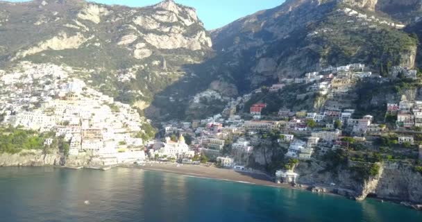 Letecký pohled na Positano, Amalfi pobřeží, Itálie. — Stock video
