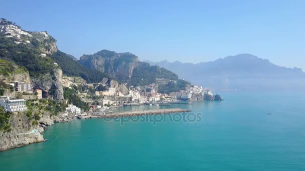 Letecká dron zastřelil - pobřeží Amalfi v Itálii. — Stock video