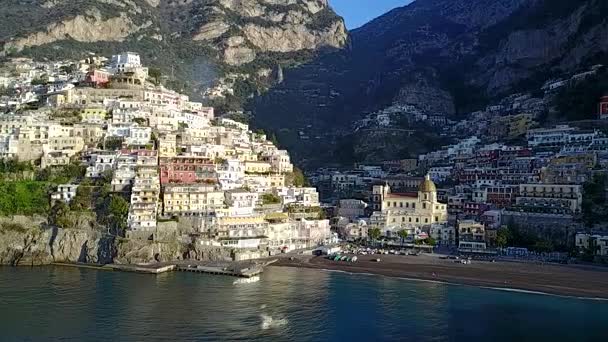 Positano, Amalfi Coast, İtalya havadan görünümü. — Stok video