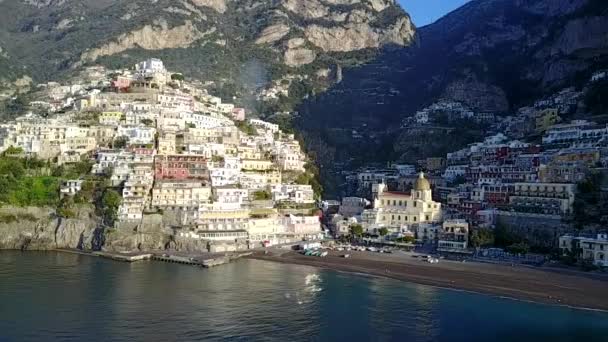 Widok z lotu ptaka Positano, wybrzeże Amalfi, Włochy. — Wideo stockowe