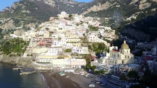 Widok z lotu ptaka Positano, wybrzeże Amalfi, Włochy. — Wideo stockowe