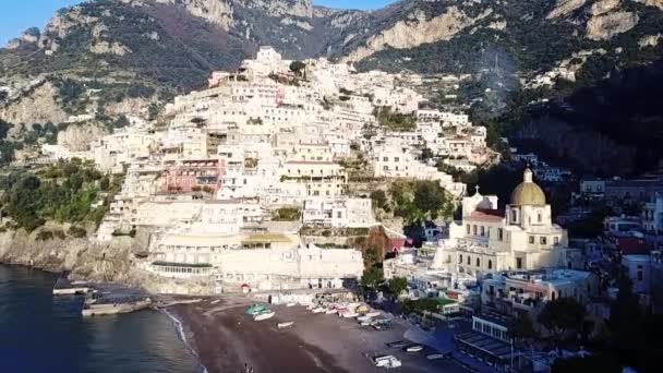 Letecký pohled na Positano, pobřeží Amalfi, Itálie. — Stock video