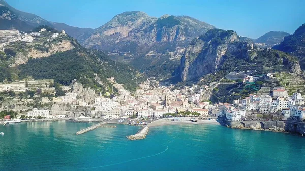 Schöne amalfiküste dorf in italien. — Stockfoto