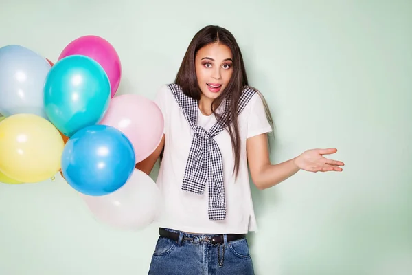 Feliz joven con globos. — Foto de Stock