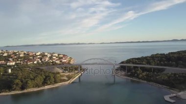 Köprü ve Denizi Adaları çevresinde hava panorama görünüm. 