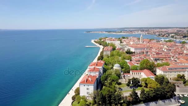 Vista aérea do drone da costa em Zadar . — Vídeo de Stock