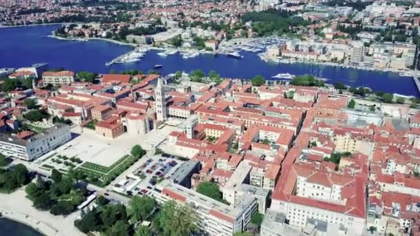 Luchtfoto drone weergave van kust in Zadar. — Stockvideo