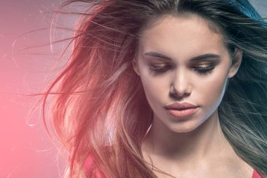 Glamour makyaj ile çekici kız Güzellik Portresi.