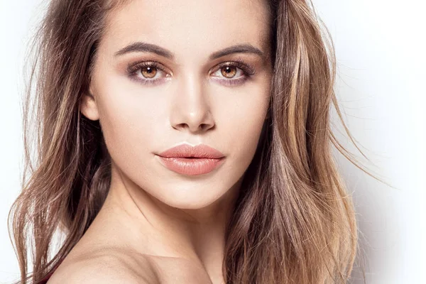 Glamour makyaj ile çekici kız Güzellik Portresi.