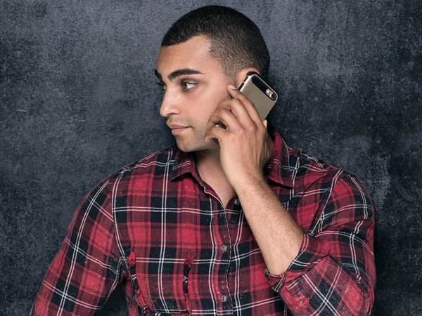 Retrato de un joven de moda . —  Fotos de Stock