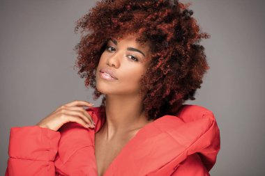 Afro-Amerikan kız moda portre.