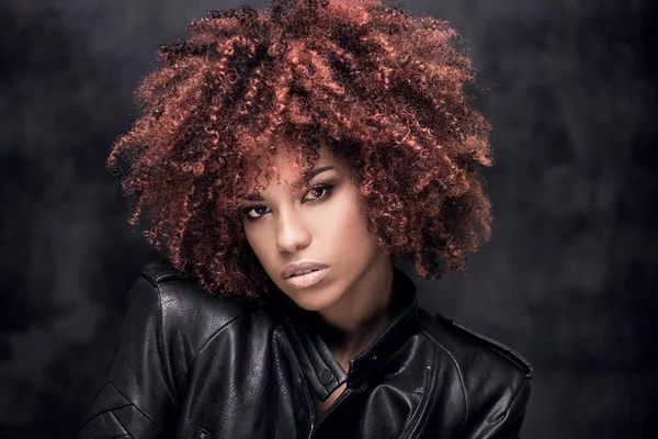 Ritratto di moda di ragazza afro-americana . — Foto Stock