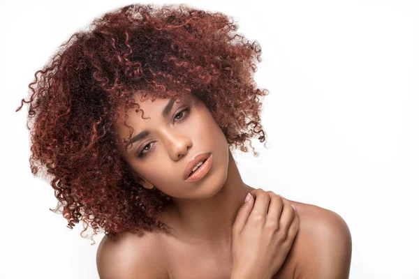 Portrait de beauté de fille naturelle avec afro . — Photo