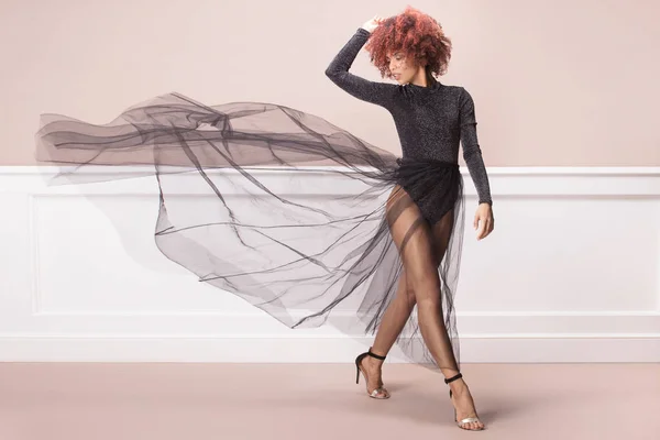 Elegante bailarina afroamericana . — Foto de Stock