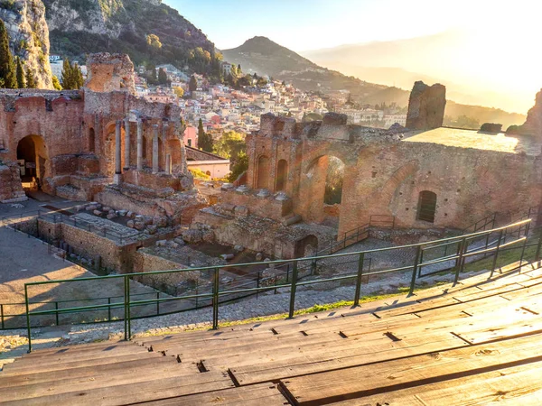 Landskap av den antika teatern i Taormina. — Stockfoto
