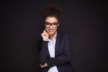 genç güzel iş kadını poz.