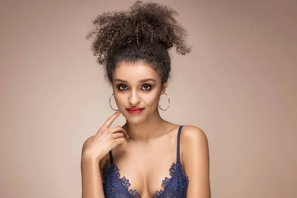 Retrato de belleza de afro chica sensual . — Foto de Stock