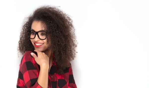 Chica afro feliz en camisa a cuadros rojo . —  Fotos de Stock