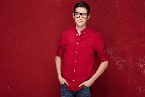 Giovane ragazzo adolescente caucasico . — Foto Stock