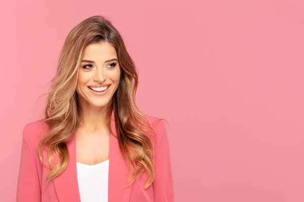 Happy smiling woman on pink background. — 스톡 사진
