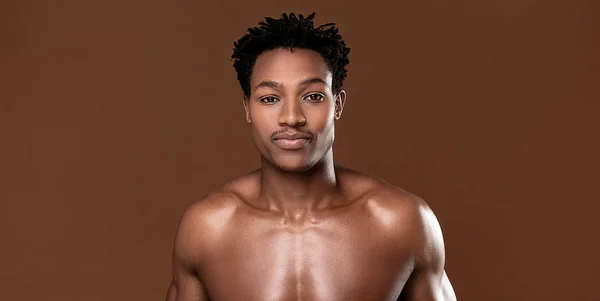 Fit african man looking at camera. — 스톡 사진