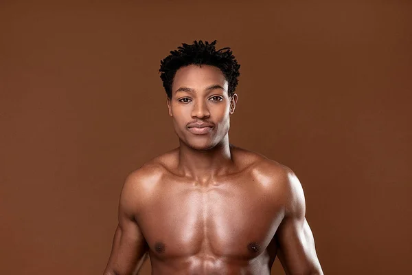 Fit african man looking at camera. — 스톡 사진