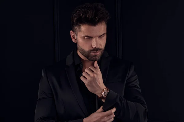 Portrait Handsome Man Elegant Formal Suit Black Background Business Style — Stock Photo, Image