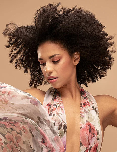 Beauty Portrait Beautiful Emotional African American Girl Curly Hair Beige — Stock Photo, Image