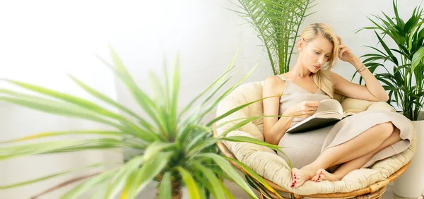 Woman Relaxing Reading Book Cozy Room Green Home Plants Boho — Stock Photo, Image