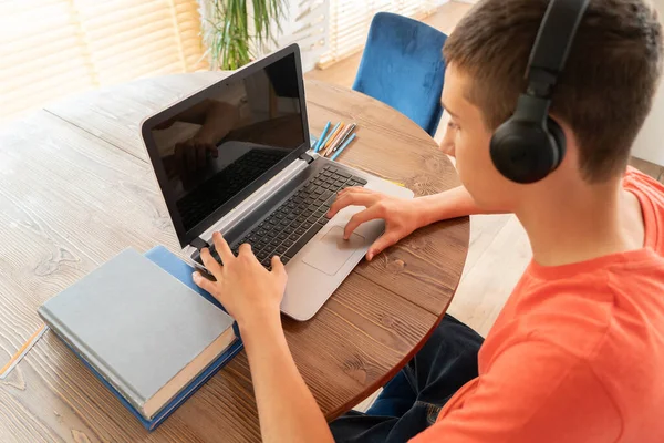 Teenage Boy Doing Homework Using Computer Sitting Desk Room Alone — Stock Photo, Image
