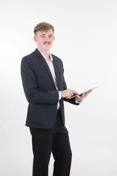 Hombre de negocios trabajando con la tableta sobre fondo blanco —  Fotos de Stock