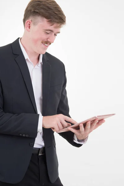 Homem de negócios trabalhando com tablet no fundo branco — Fotografia de Stock