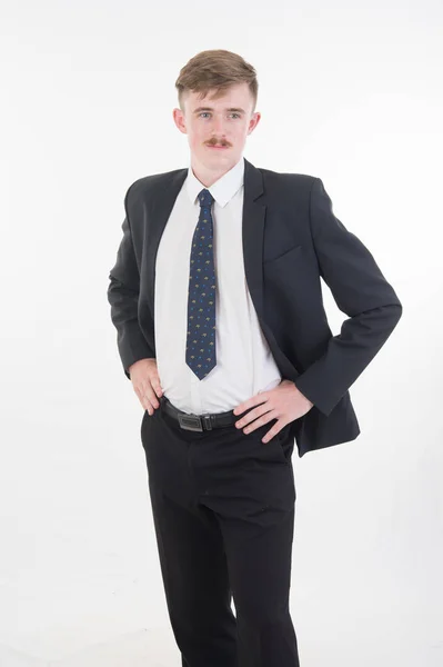 Businesss człowieka w garnitur i krawat na białym tle — Zdjęcie stockowe
