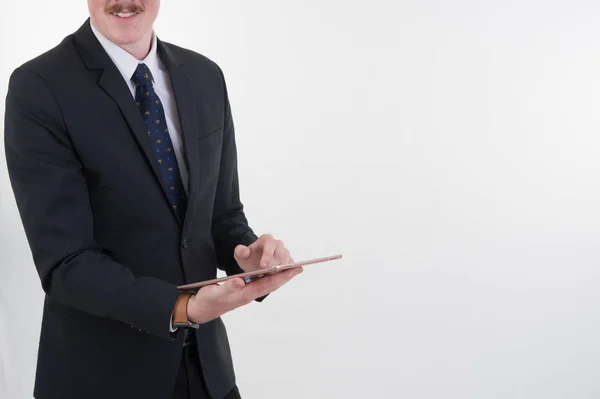 Hombre de negocios con tableta sobre fondo blanco — Foto de Stock