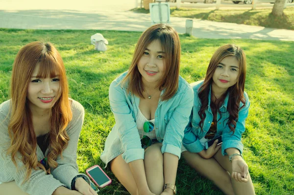 Three Asia Smile Girl Spending Free Time Sitting Grass Park — Stock Photo, Image