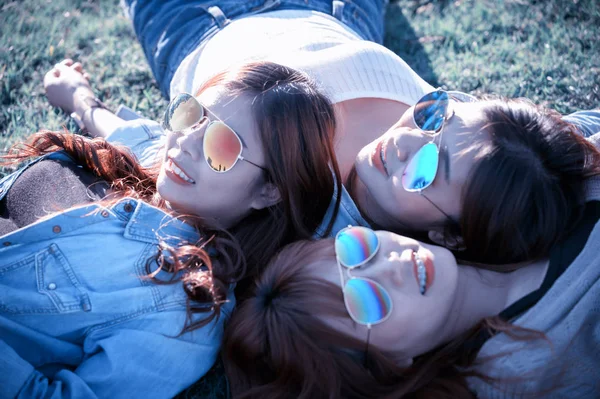 Portrait Three Asia Happy Girls Lying Green Grass Sunglasses — Stock Photo, Image