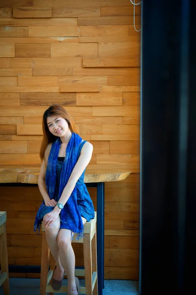 Porträt Einer Asiatischen Frau Auf Stuhl Café — Stockfoto