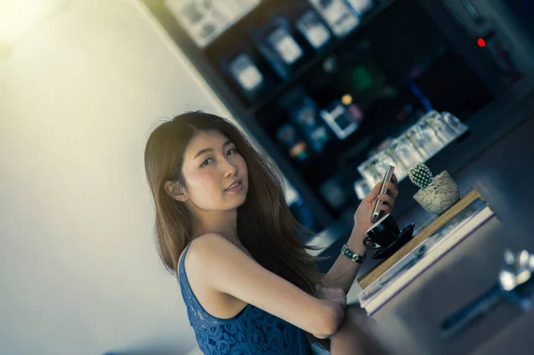 Portrait Asie Femme Heureuse Reposant Dans Café Pendant Les Vacances — Photo