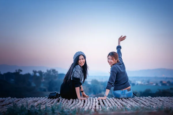 Dois mulher asiática posando no ponto de vista Imagem De Stock