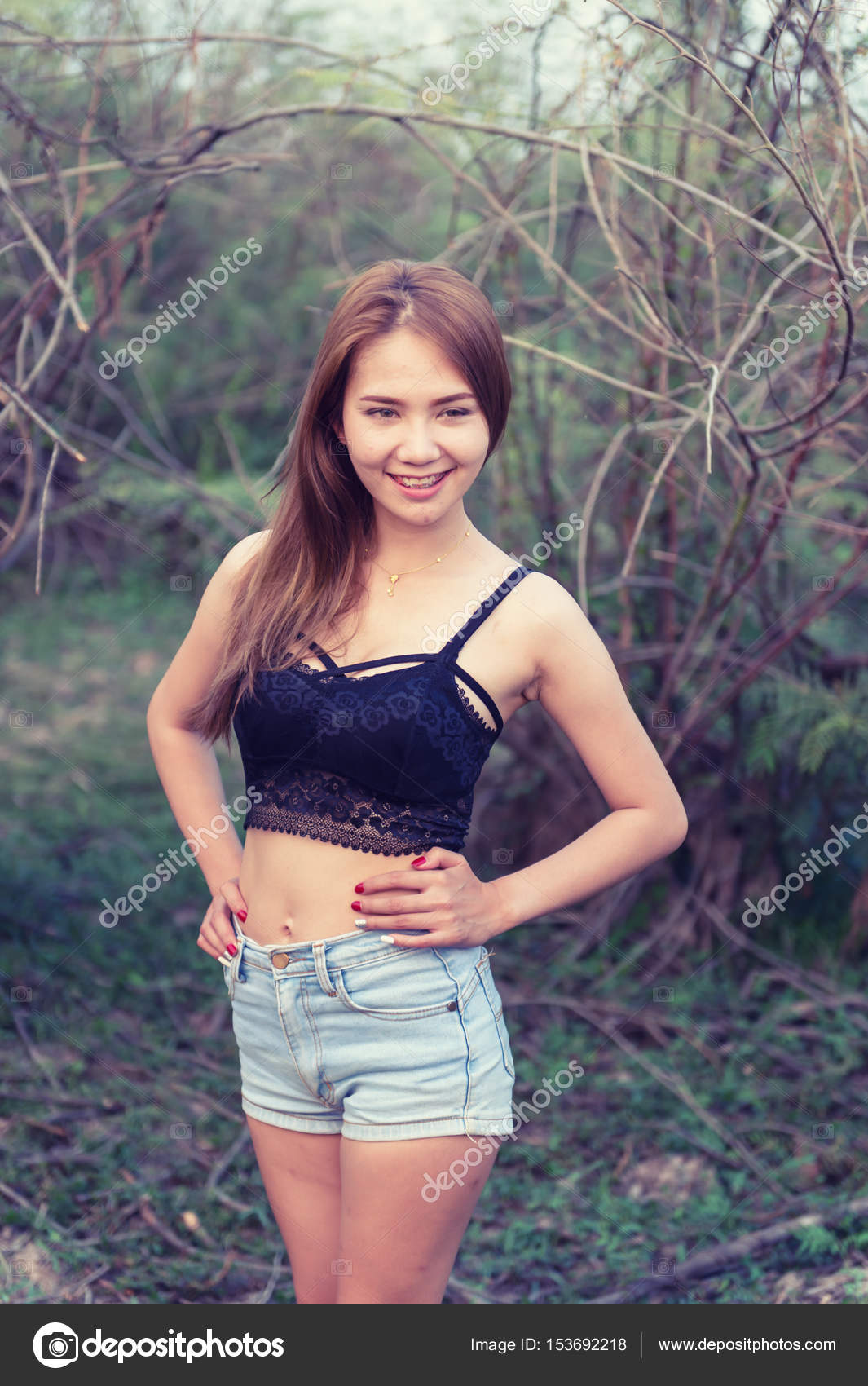 https://st3.depositphotos.com/3072055/15369/i/1600/depositphotos_153692218-stock-photo-asia-sexy-woman-summer-fashion.jpg