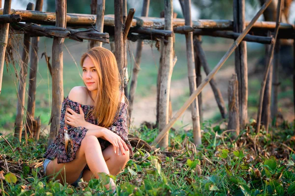 Asia woman in summer fashion sitting on sun — Stock Photo, Image