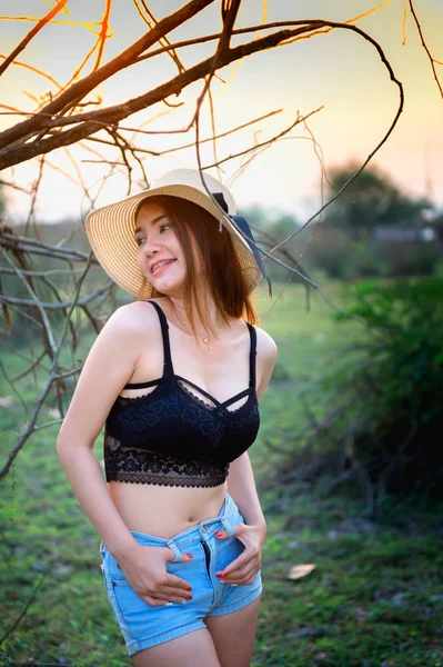 Ásia Sexy Mulher Verão Moda Com Preto Sutiã Jean Shorts — Fotografia de Stock