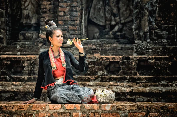 Ancient beautiful Thai women in vintage dress  sitting — Stock Photo, Image