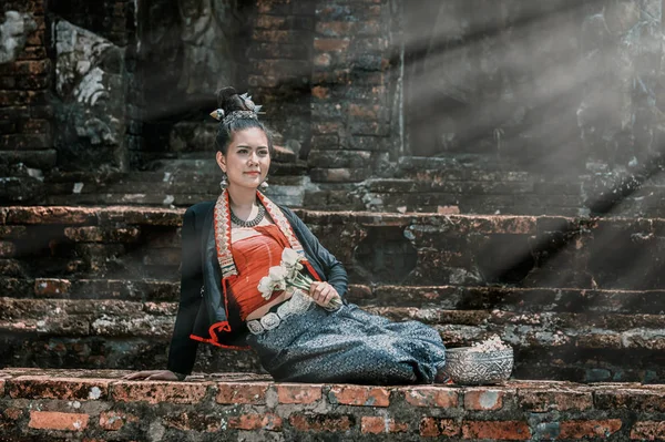 Antique Thaïlandais Belles Femmes Robe Vintage Style Thaï Assis — Photo