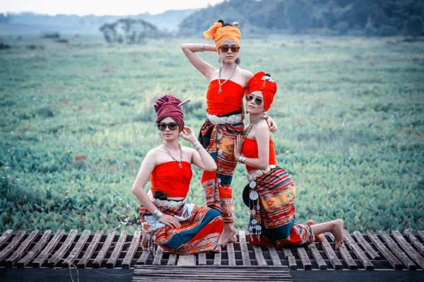 Thai Woman Traditional Costume Thai Στυλ Πολιτισμού Outdoor Ταϊλάνδη — Φωτογραφία Αρχείου