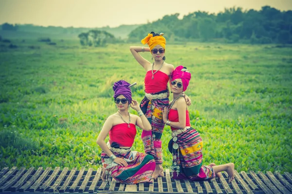 タイ女性の伝統的な衣装 タイの文化スタイル Oudoor タイ等ビンテージ効果 — ストック写真