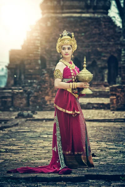 Ancient asian woman wear traditionnel thai dress, Thailand style — Stock Photo, Image