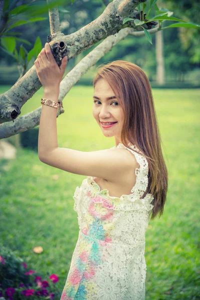 Portrait Asia Beautiful Girl Stand Tree Park — Stock Photo, Image