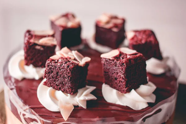 Chokladkaka med kolasås. — Stockfoto