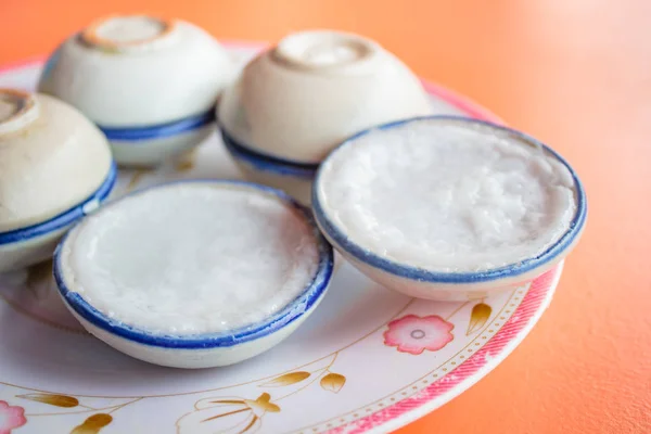 Sobremesa tailandesa feita de leite de coco, folhas de pandan e tapioca flo — Fotografia de Stock
